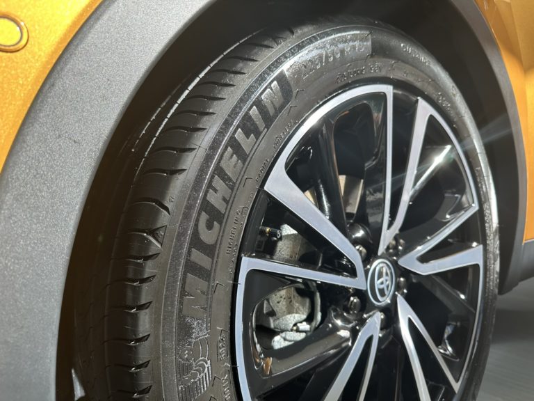 AUTO BILD Teste de Travagem de Pneus de verão 2024: Uma competição renhida entre concorrentes