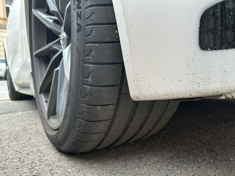 Novos modelos de pneus de verão para 2024: será possível combinar uma baixa resistência ao rolamento com um bom comportamento?