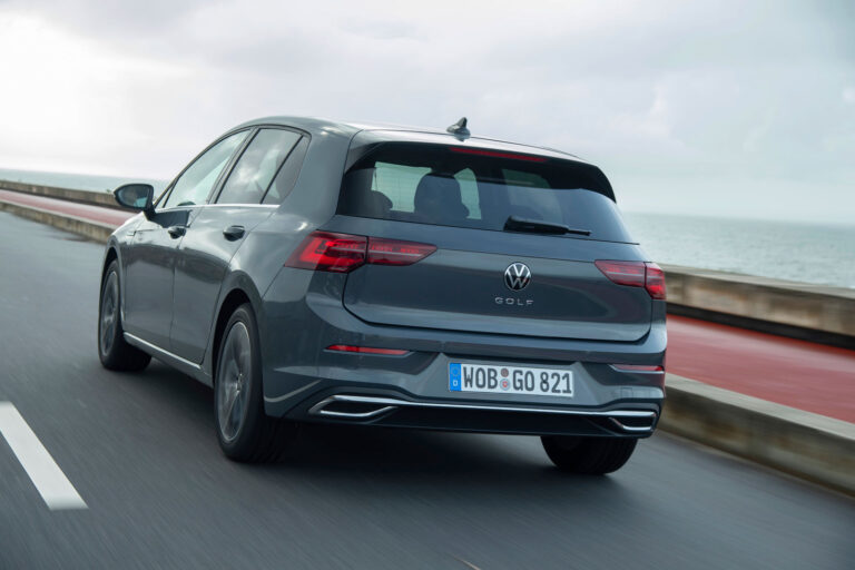 Teste de pneus de inverno Auto Express 2026: Continental supera Pirelli por pouco